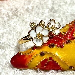Gold and White enamel and rhinestone Floral Ring